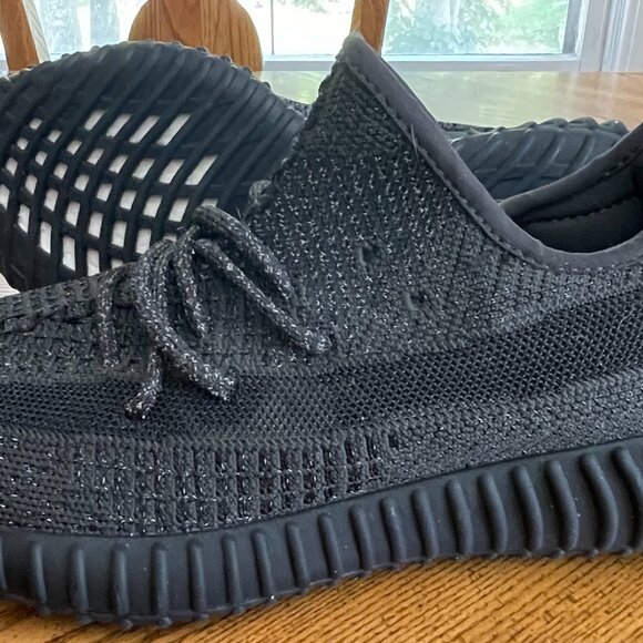 Adidas Yeezy - Picture 3 of 3